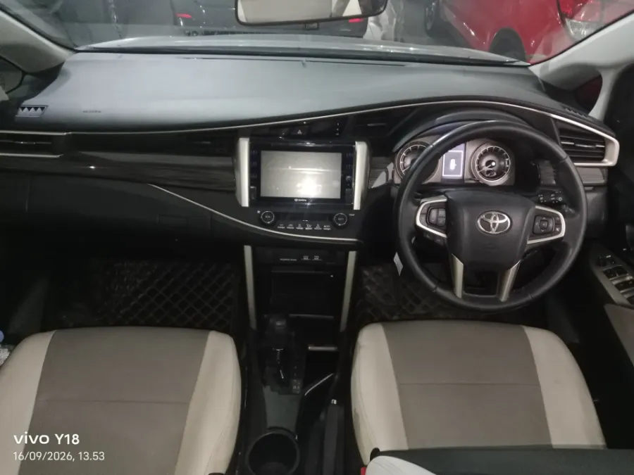 Foto Mobil Bekas Dashboard Toyota Kijang Innova 2.0 V tahun 2016