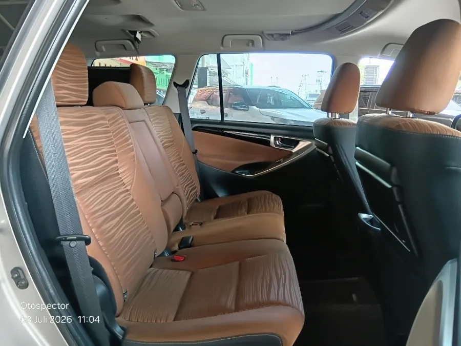 Foto Mobil Bekas Kabin Belakang Toyota Kijang Innova 2.0 V tahun 2016
