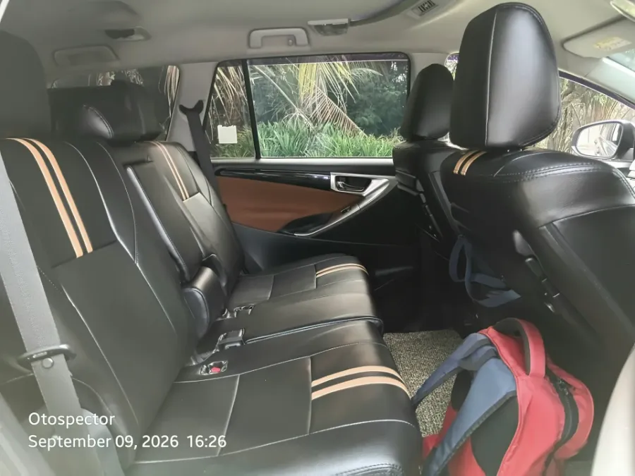 Foto Mobil Bekas Kabin Belakang Toyota Kijang Innova 2.0 V tahun 2016