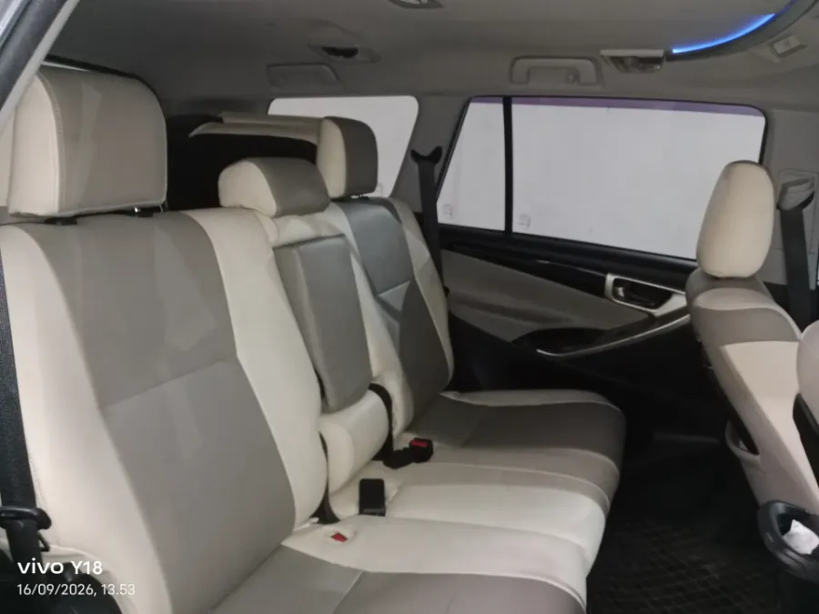 Foto Mobil Bekas Kabin Belakang Toyota Kijang Innova 2.0 V tahun 2016