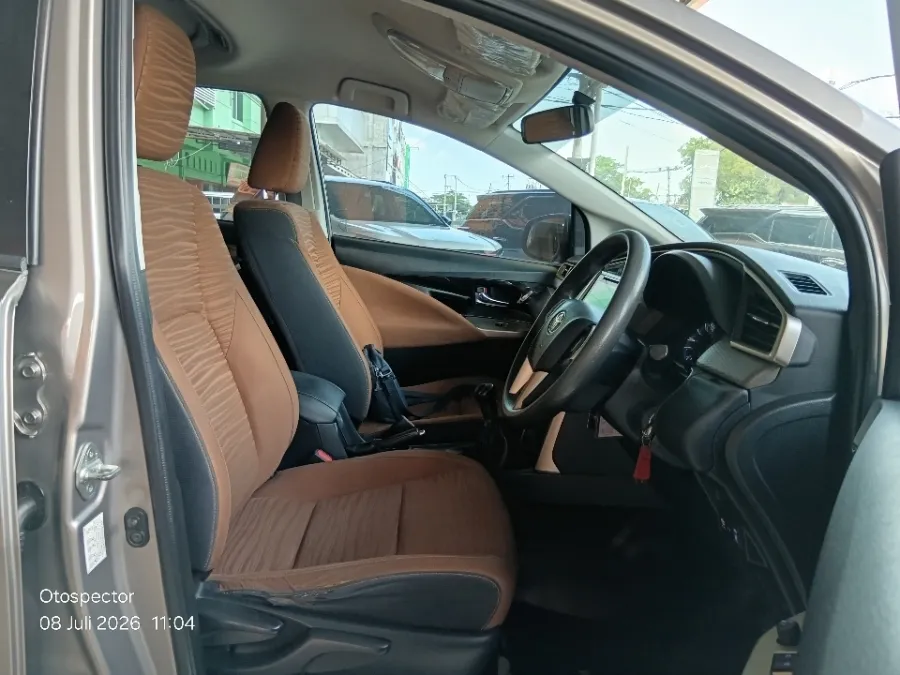 Foto Mobil Bekas Kabin Depan Toyota Kijang Innova 2.0 V tahun 2016