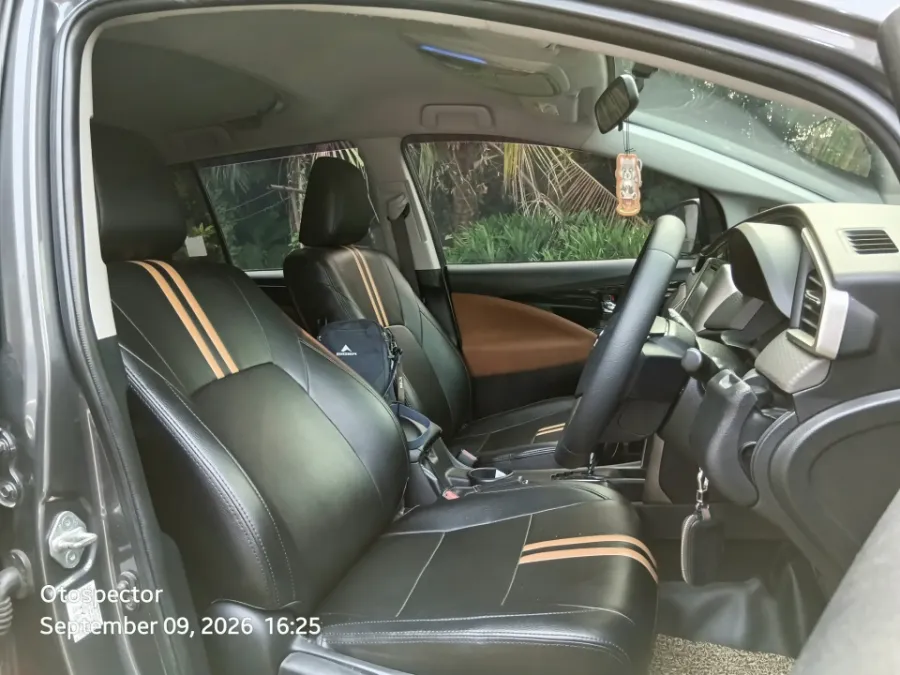 Foto Mobil Bekas Kabin Depan Toyota Kijang Innova 2.0 V tahun 2016