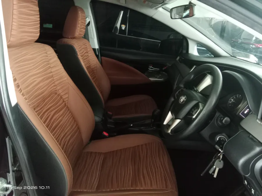 Foto Mobil Bekas Kabin Depan Toyota Kijang Innova 2.0 V tahun 2016