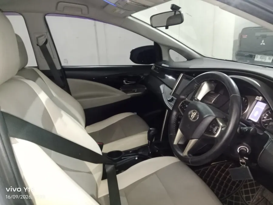 Foto Mobil Bekas Kabin Depan Toyota Kijang Innova 2.0 V tahun 2016