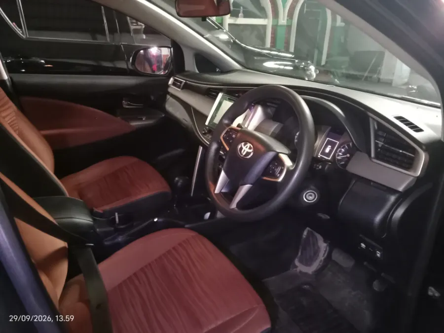 Foto Mobil Bekas Kabin Depan Toyota Kijang Innova 2.0 V tahun 2016