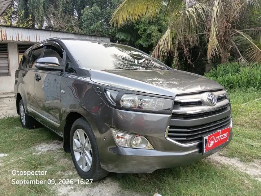 Foto Mobil Bekas Kanan Depan Toyota Kijang Innova 2.0 V tahun 2016