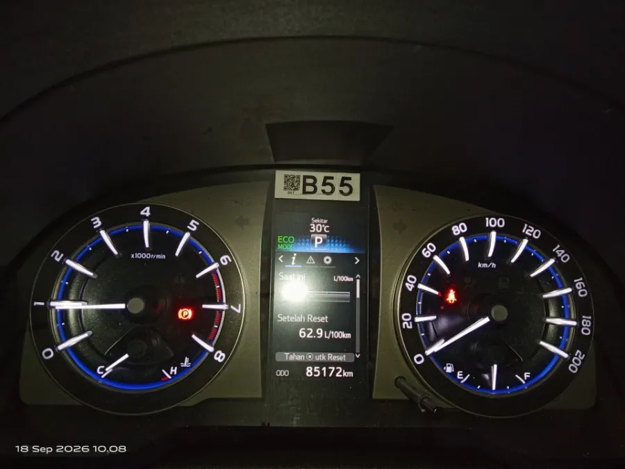 Foto Mobil Bekas Odometer Toyota Kijang Innova 2.0 V tahun 2016