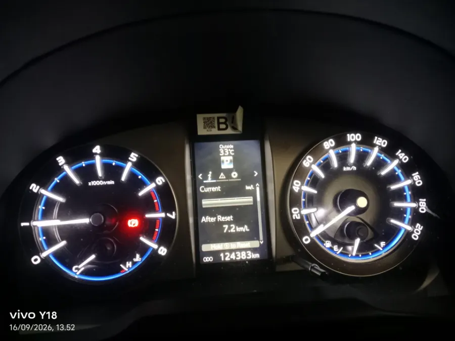 Foto Mobil Bekas Odometer Toyota Kijang Innova 2.0 V tahun 2016