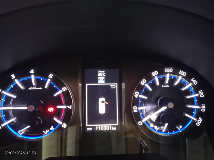 Foto Mobil Bekas Odometer Toyota Kijang Innova 2.0 V tahun 2016