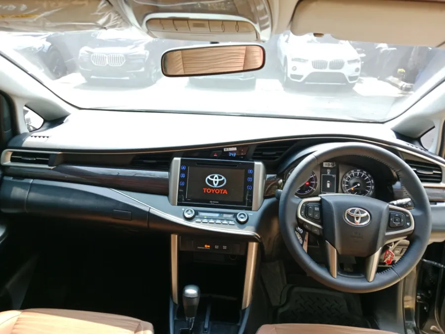 Foto Mobil Bekas Dashboard Toyota Kijang Innova 2.0 V tahun 2017