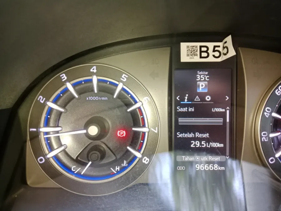 Foto Mobil Bekas Odometer Toyota Kijang Innova 2.0 V tahun 2017