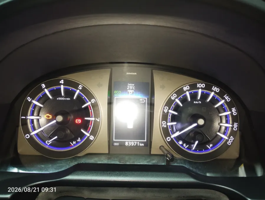 Foto Mobil Bekas Odometer Toyota Kijang Innova 2.0 V tahun 2017
