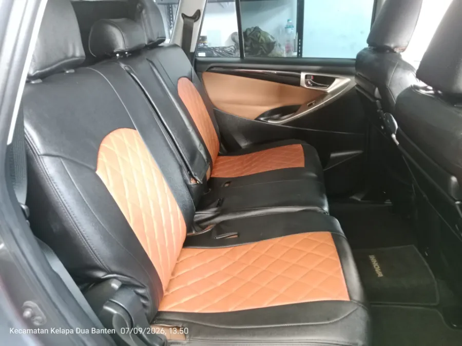 Foto Mobil Bekas Kabin Belakang Toyota Kijang Innova 2.0 V tahun 2018