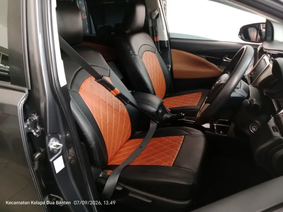 Foto Mobil Bekas Kabin Depan Toyota Kijang Innova 2.0 V tahun 2018
