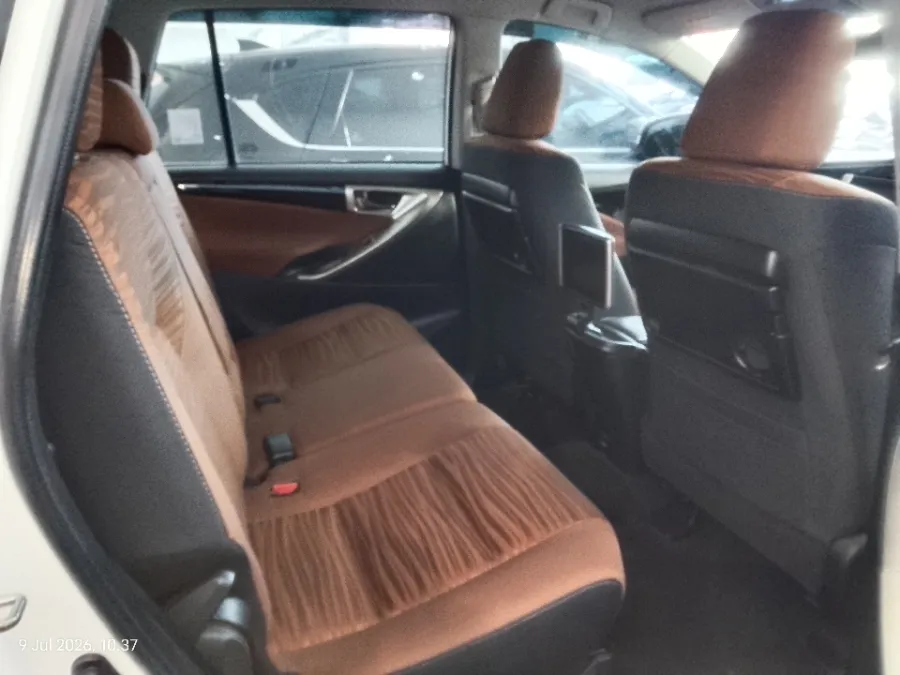 Foto Mobil Bekas Kabin Belakang Toyota Kijang Innova 2.0 V tahun 2019