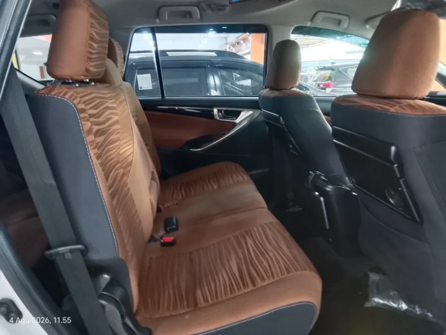 Foto Mobil Bekas Kabin Belakang Toyota Kijang Innova 2.0 V tahun 2019