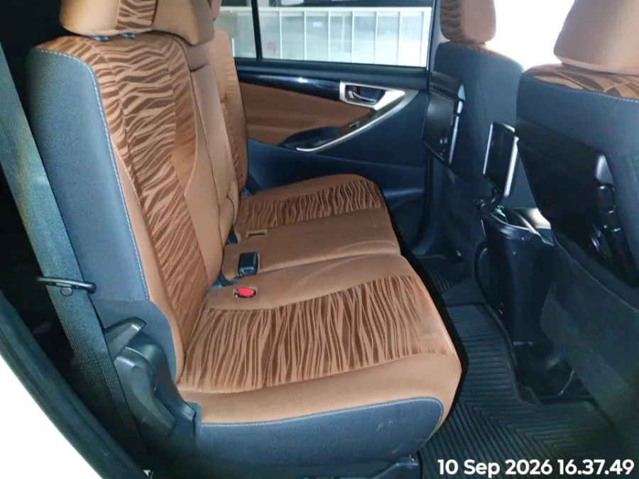 Foto Mobil Bekas Kabin Belakang Toyota Kijang Innova 2.0 V tahun 2019