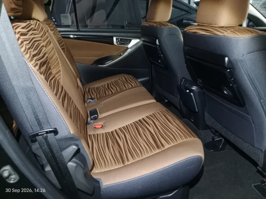 Foto Mobil Bekas Kabin Belakang Toyota Kijang Innova 2.0 V tahun 2019