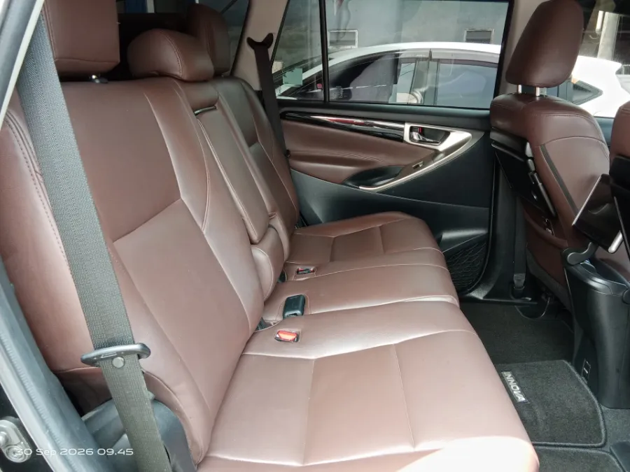 Foto Mobil Bekas Kabin Belakang Toyota Kijang Innova 2.0 V tahun 2019