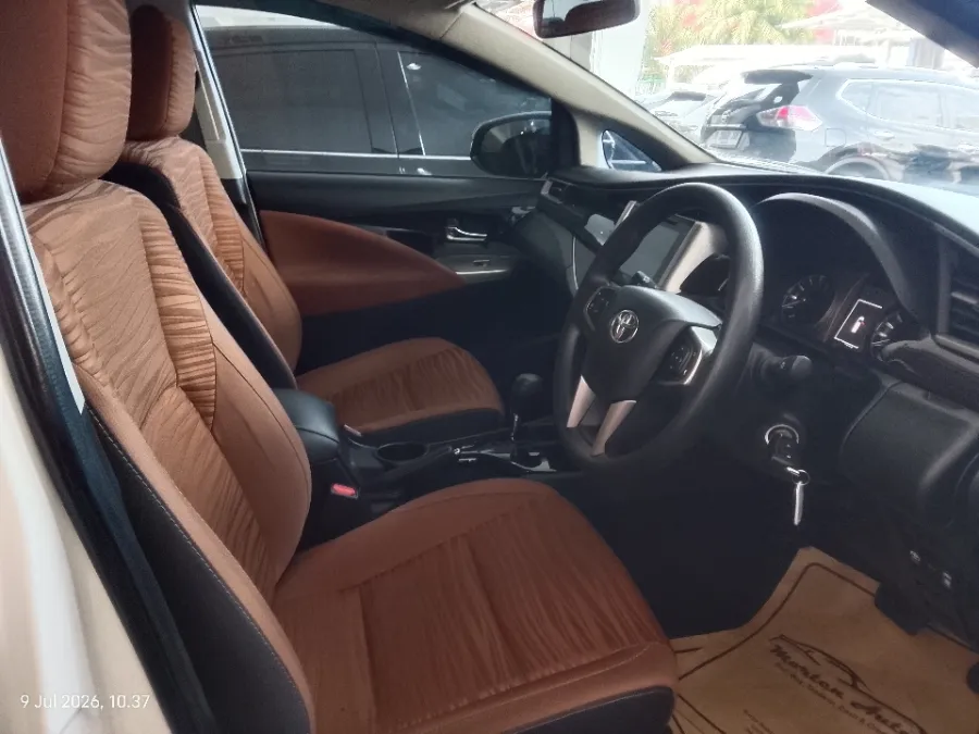 Foto Mobil Bekas Kabin Depan Toyota Kijang Innova 2.0 V tahun 2019