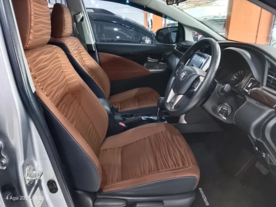 Foto Mobil Bekas Kabin Depan Toyota Kijang Innova 2.0 V tahun 2019