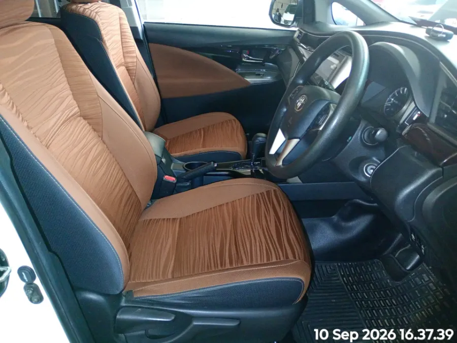 Foto Mobil Bekas Kabin Depan Toyota Kijang Innova 2.0 V tahun 2019