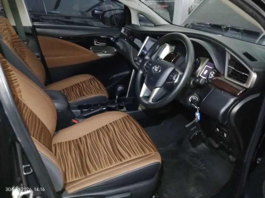 Foto Mobil Bekas Kabin Depan Toyota Kijang Innova 2.0 V tahun 2019