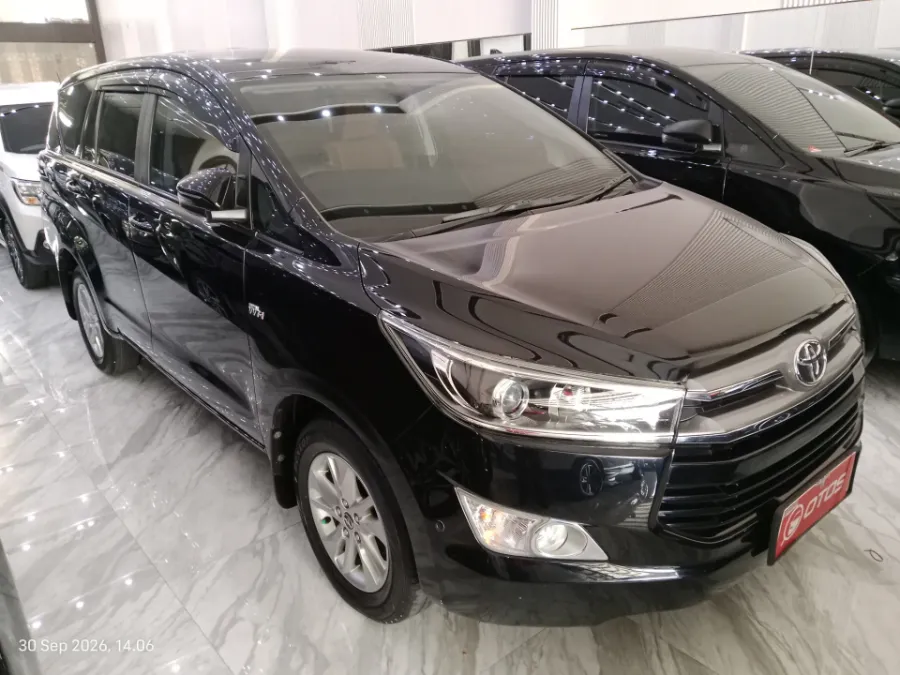 Foto Mobil Bekas Kanan Depan Toyota Kijang Innova 2.0 V tahun 2019