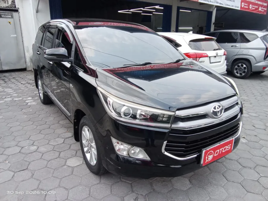 Foto Mobil Bekas Kanan Depan Toyota Kijang Innova 2.0 V tahun 2019