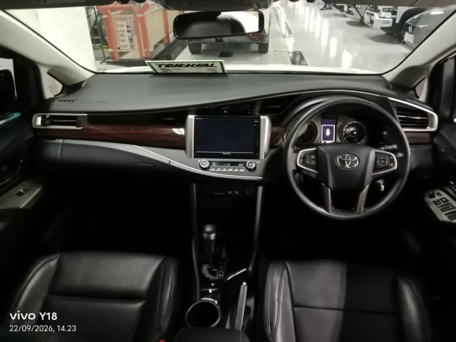 Foto Mobil Bekas Dashboard Toyota Kijang Innova 2.0 V tahun 2021