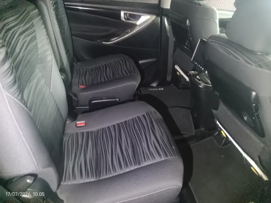 Foto Mobil Bekas Kabin Belakang Toyota Kijang Innova 2.0 V tahun 2021