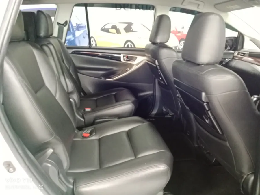 Foto Mobil Bekas Kabin Belakang Toyota Kijang Innova 2.0 V tahun 2021