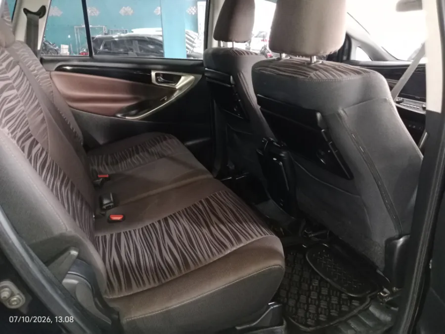 Foto Mobil Bekas Kabin Belakang Toyota Kijang Innova 2.0 V tahun 2021