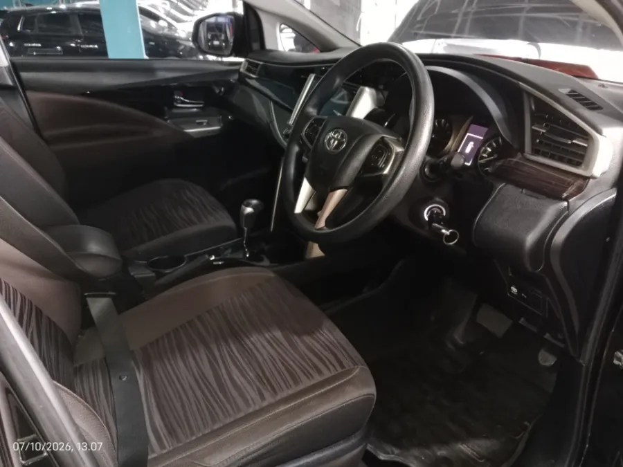 Foto Mobil Bekas Kabin Depan Toyota Kijang Innova 2.0 V tahun 2021