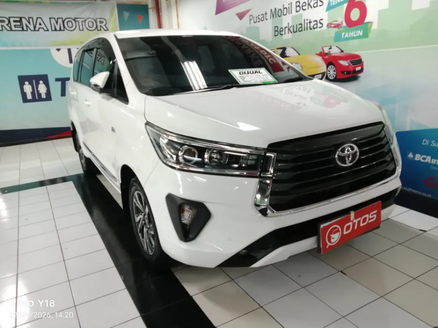 Foto Mobil Bekas Kanan Depan Toyota Kijang Innova 2.0 V tahun 2021