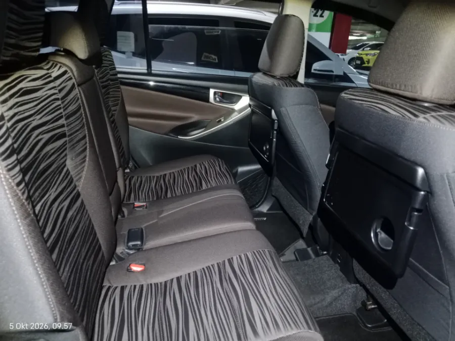 Foto Mobil Bekas Kabin Belakang Toyota Kijang Innova 2.0 V tahun 2022