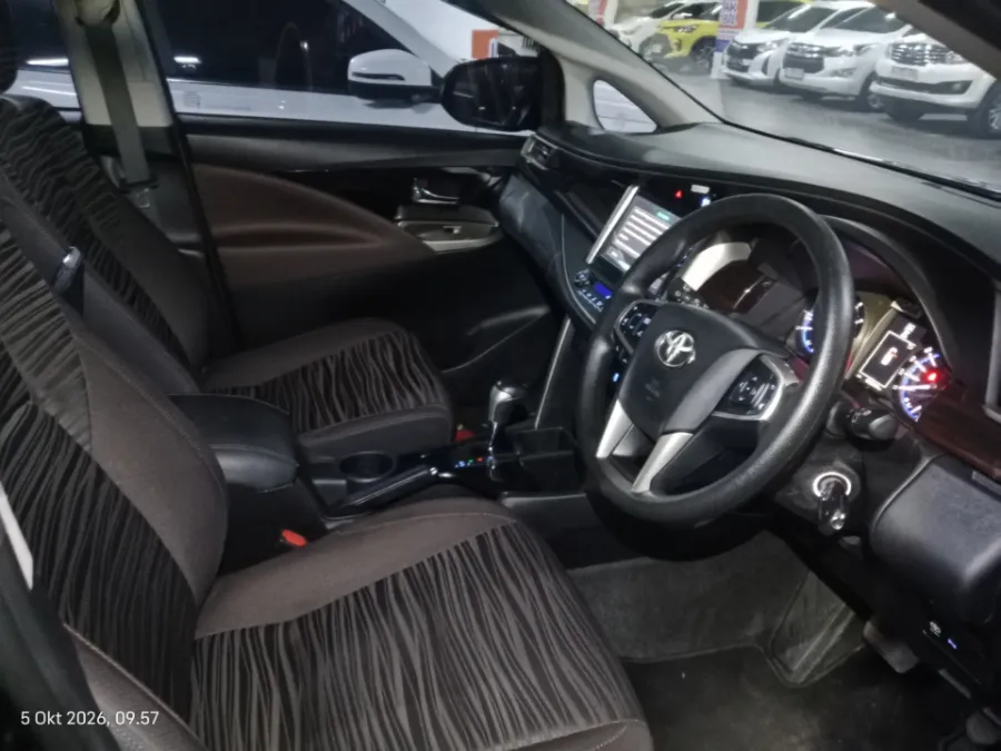 Foto Mobil Bekas Kabin Depan Toyota Kijang Innova 2.0 V tahun 2022