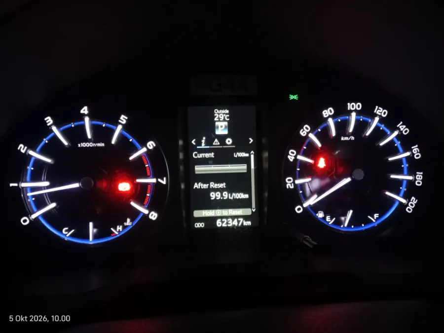 Foto Mobil Bekas Odometer Toyota Kijang Innova 2.0 V tahun 2022