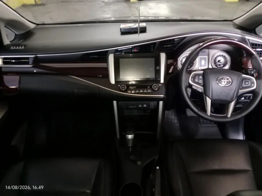 Foto Mobil Bekas Dashboard Toyota Kijang Innova 2.0 Venturer tahun 2017