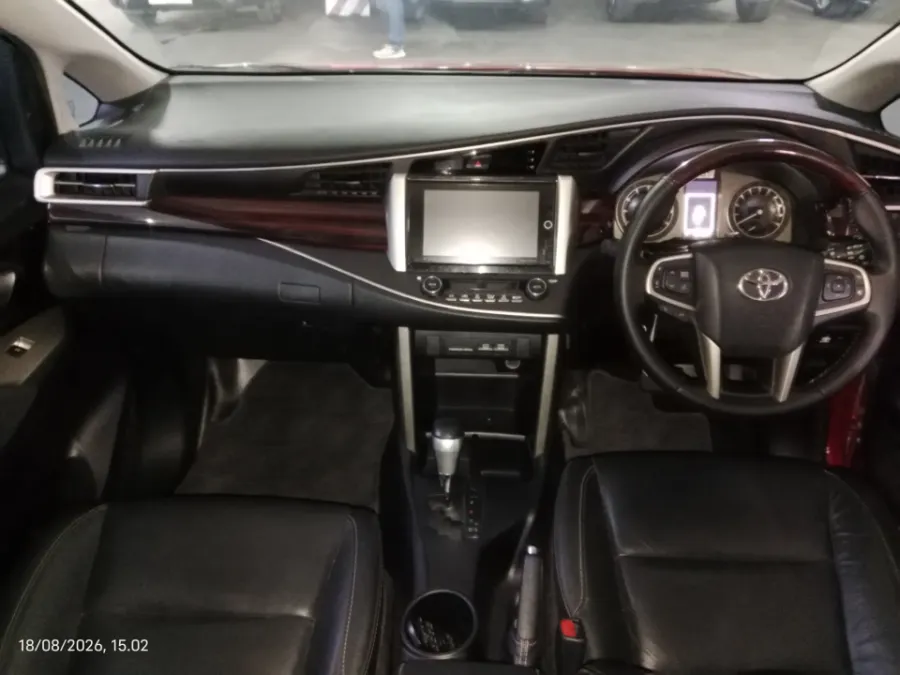 Foto Mobil Bekas Dashboard Toyota Kijang Innova 2.0 Venturer tahun 2017