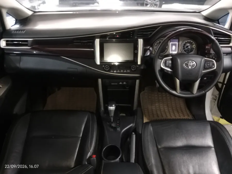 Foto Mobil Bekas Dashboard Toyota Kijang Innova 2.0 Venturer tahun 2017