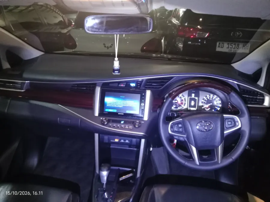 Foto Mobil Bekas Dashboard Toyota Kijang Innova 2.0 Venturer tahun 2017