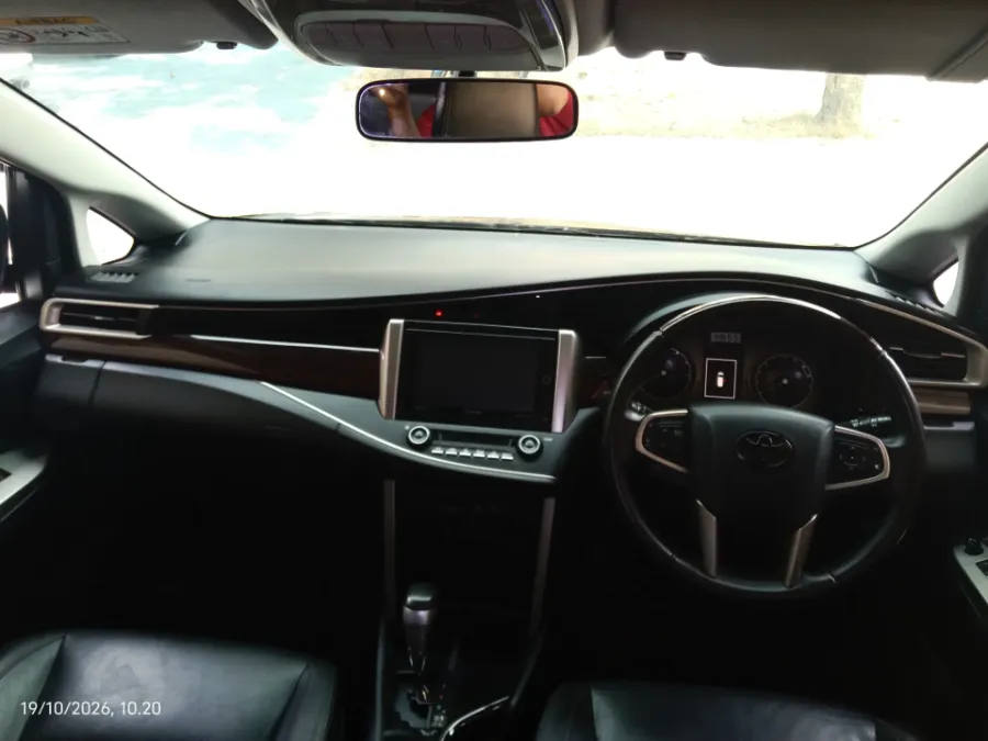 Foto Mobil Bekas Dashboard Toyota Kijang Innova 2.0 Venturer tahun 2017