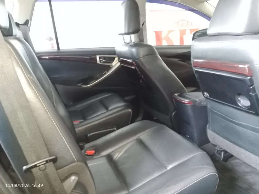 Foto Mobil Bekas Kabin Belakang Toyota Kijang Innova 2.0 Venturer tahun 2017
