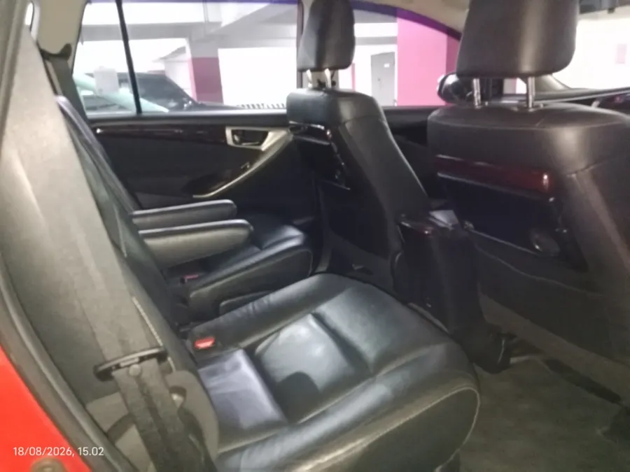 Foto Mobil Bekas Kabin Belakang Toyota Kijang Innova 2.0 Venturer tahun 2017