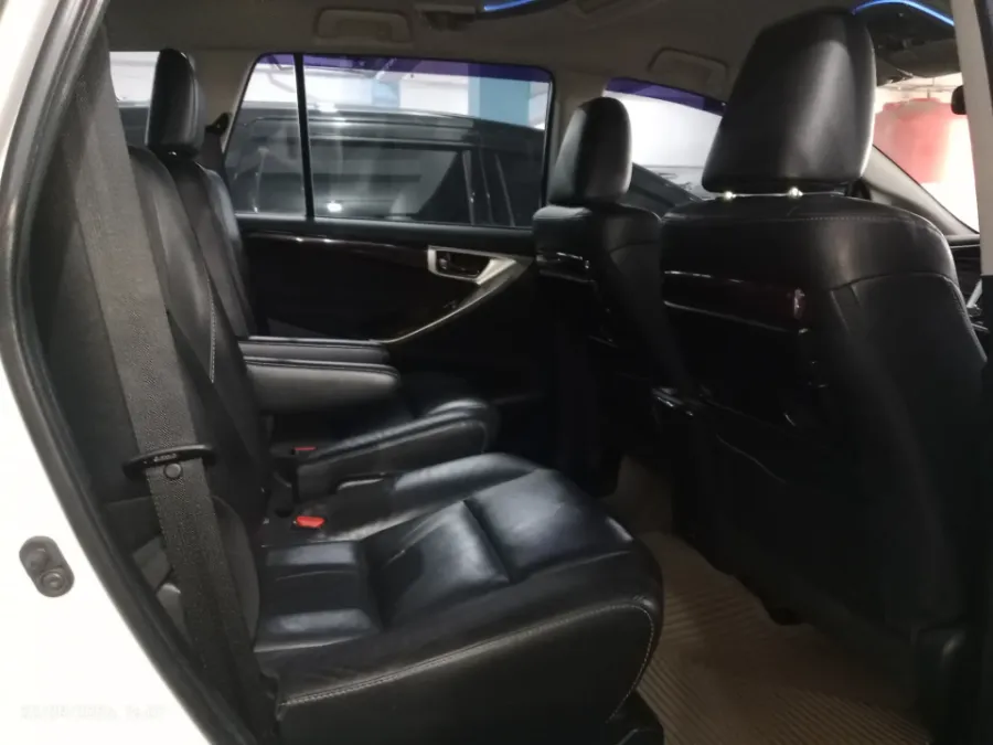 Foto Mobil Bekas Kabin Belakang Toyota Kijang Innova 2.0 Venturer tahun 2017