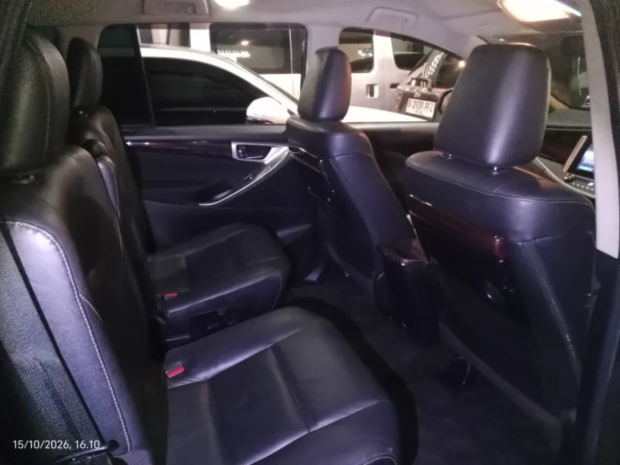 Foto Mobil Bekas Kabin Belakang Toyota Kijang Innova 2.0 Venturer tahun 2017