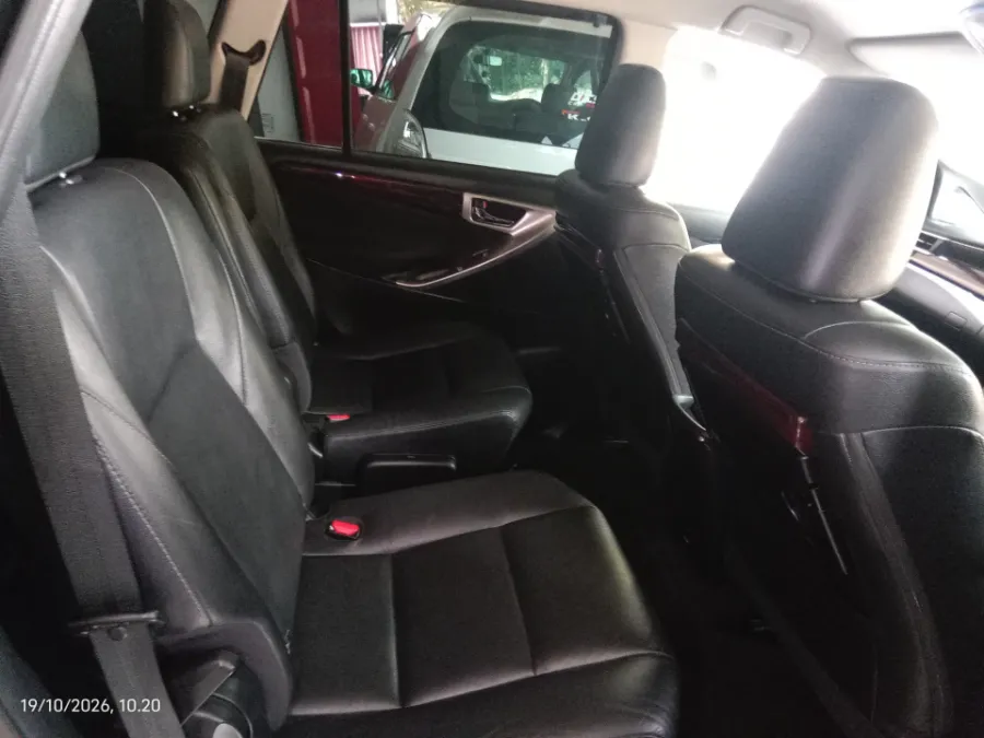 Foto Mobil Bekas Kabin Belakang Toyota Kijang Innova 2.0 Venturer tahun 2017