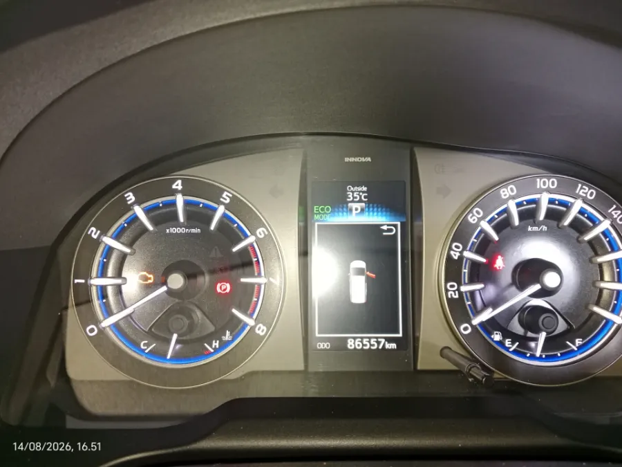 Foto Mobil Bekas Odometer Toyota Kijang Innova 2.0 Venturer tahun 2017