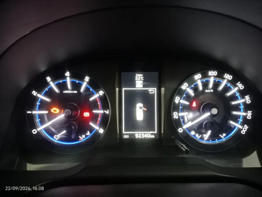 Foto Mobil Bekas Odometer Toyota Kijang Innova 2.0 Venturer tahun 2017